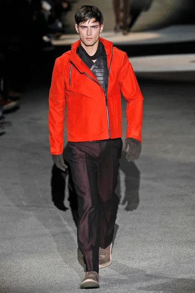 Look 32